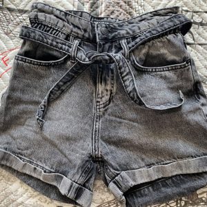 Short jeans