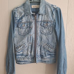 Denim jacket with pockets
