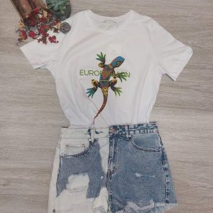 White t-shirt with lizard