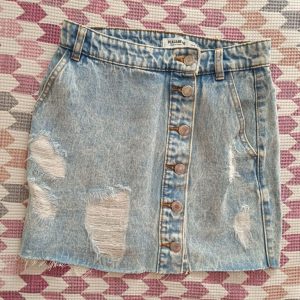 Denim short skirt with PULL&BEAR buttons