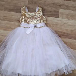 Bridesmaid dress 4-5 years. with a gift of shoes