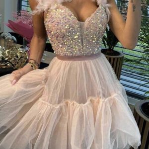 Dress with tulle, sequins and feathers. Powder, blue and white color. Sizes C and M