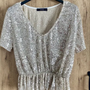 Women's blouse with sequins top