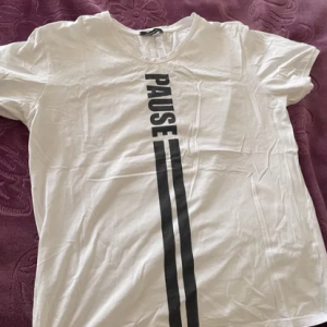 I am selling a Pause Jeans t-shirt