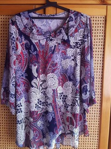 Patterned blouse in navy blue, red and white
