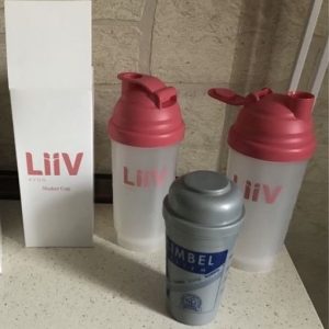 Set of 2 Liiv Avon shaker bottle and free Kiluva with measuring cup
