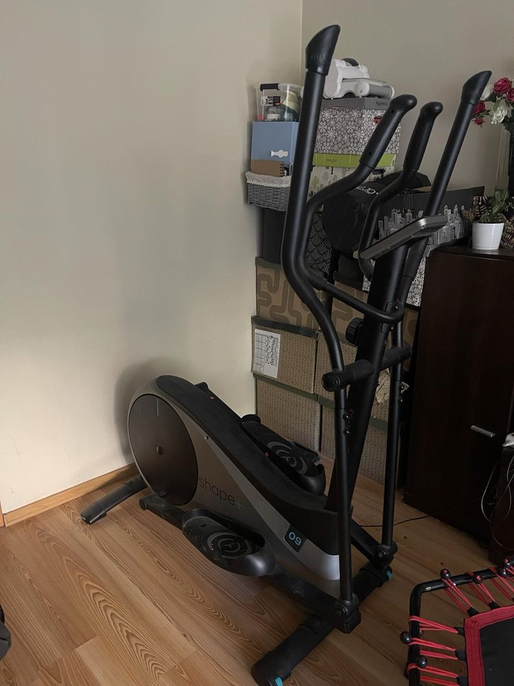Elliptical trainer for exercise