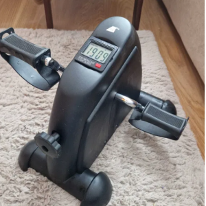Device for training the muscles of arms and legs