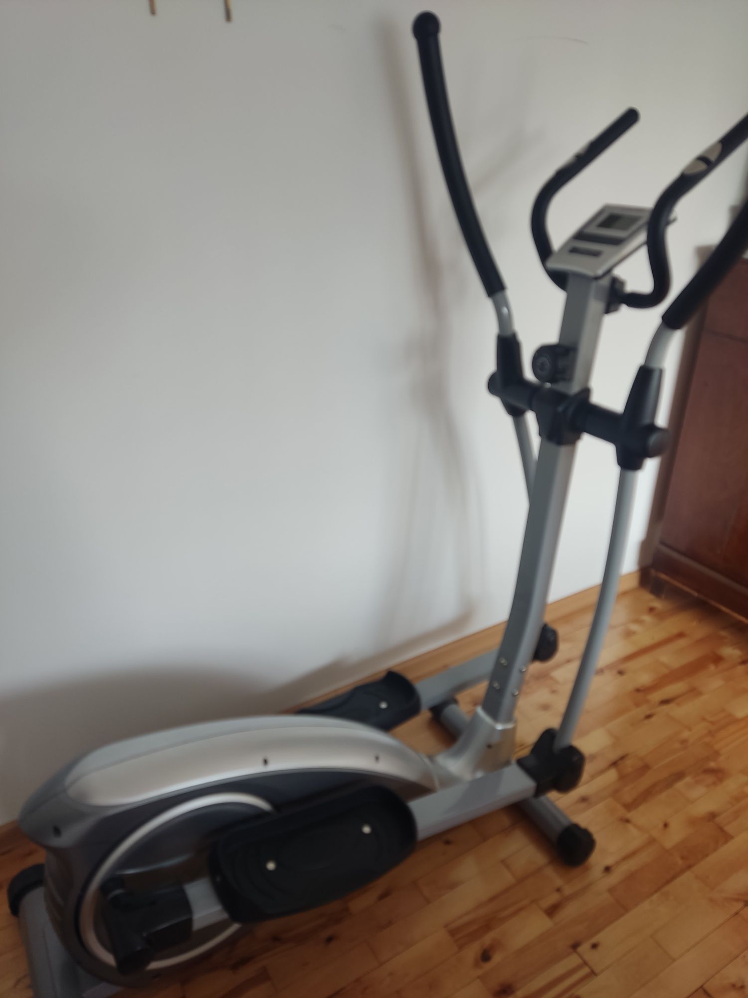 Hop-Sport elliptical trainer